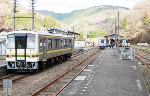 三列車が集う奇跡の時間帯そらうみ旅犬ものがたり