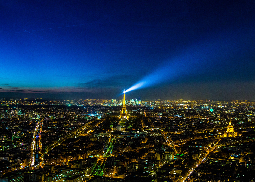 パリ観光のおすすめスポット：エトワール凱旋門で見る圧巻の夜景 - wakamaga