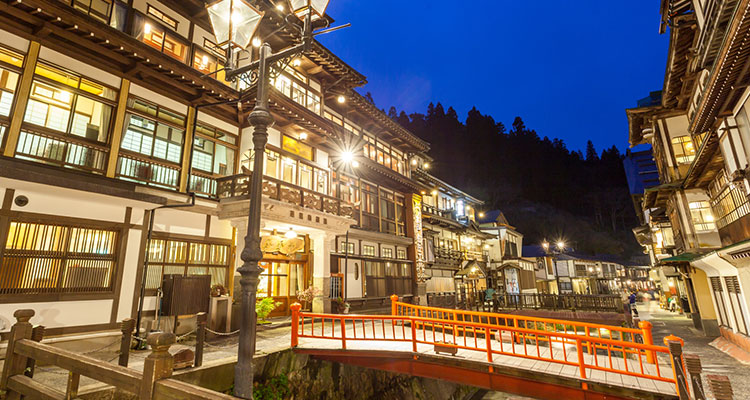 温泉街で食べ歩き！街歩きが楽しい有名な温泉街を浴衣で散策、外湯めぐりびゅうトラベル JR東日本