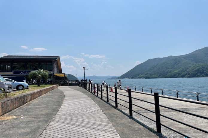 京都の海釣り 白杉漁港の釣り場を水中映像を付けて紹介。舞鶴有数の魚影が濃いポイントを攻略しよう