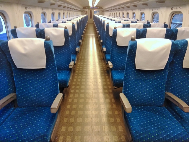 座席指定に不可欠な“あの文字と数字”!! 「ABCD 」以外の乗り物もあっていいんじゃないかと調べてみた件 -バス総合情報誌「バスマガジン」公式WEBサイト