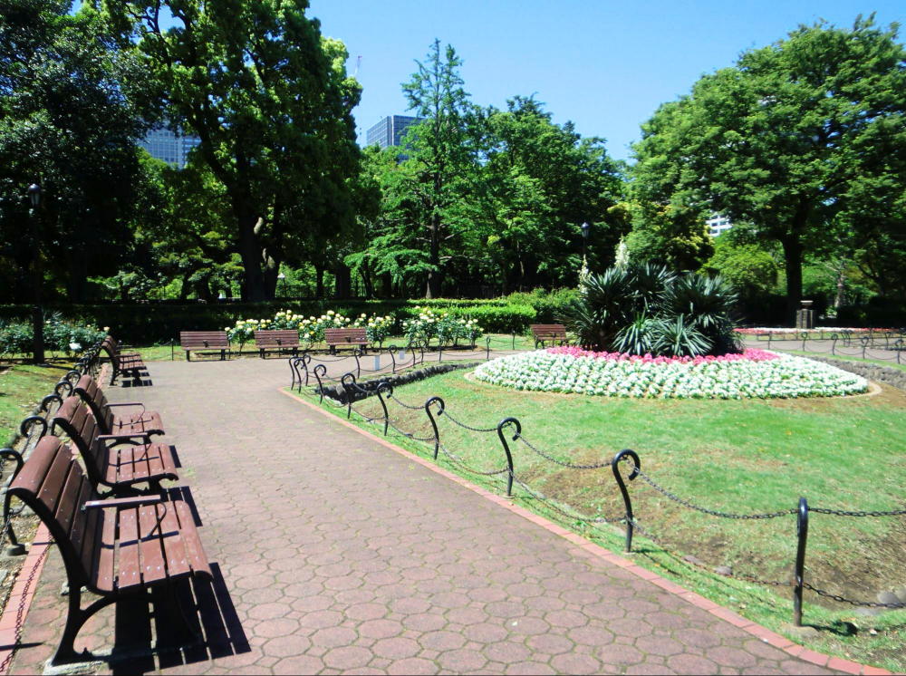 日比谷公園 滑り台など子供向け遊具で遊べる草地広場が穴場