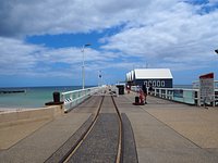 トロッコにのってBusselton Jettyの海へ -