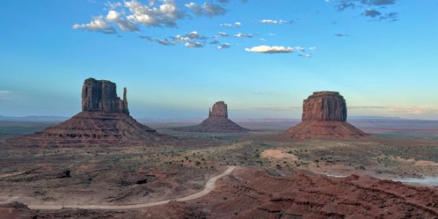 モニュメントバレーのループドライブ1時間半ツアー 2025