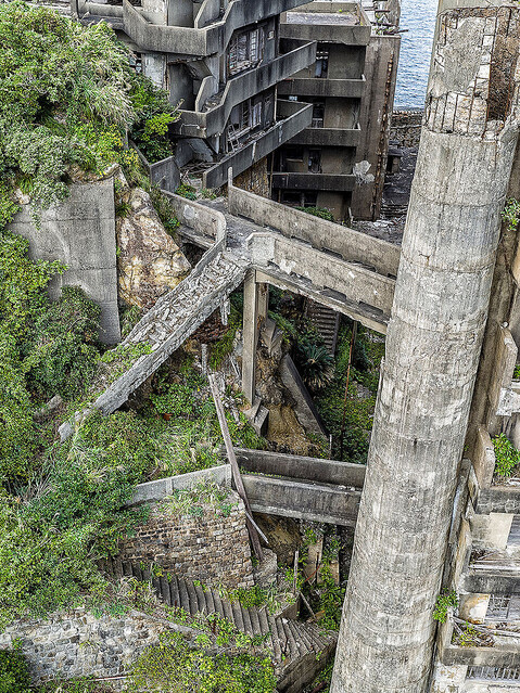 軍艦島から人がいなくなった理由 栄華を極めた都市はなぜ廃墟と化した
