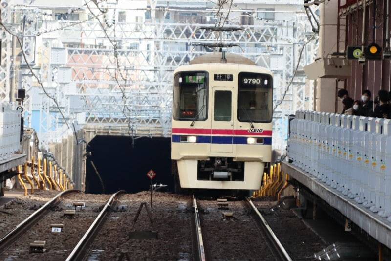 京王線」と「京王新線」ってどう違うの？新宿駅での乗り場への行き方も解説 ｜ 東京一人旅男子