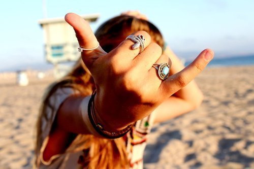 ハワイ アロハポーズはいつどうやって生まれた？その意外すぎる真実とは