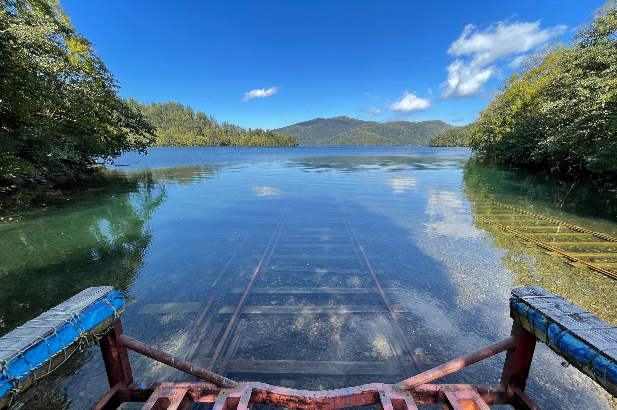 北海道最高所の湖、然別湖の湖底に線路が！ニッポン旅マガジン