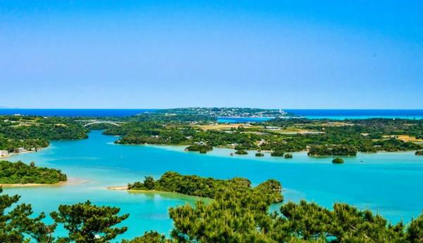 名護市の北西に位置する丘にある嵐山展望台 を紹介します😊 羽地内海 から屋我地島古宇利島 まで見通せる絶好の眺望スポットです✨