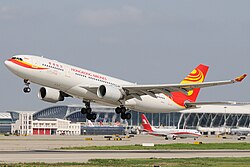 香港航空が7年半ぶり熊本定期便を再開 国際線活発化の一方で課題も 2023年12月4日掲載 KKT