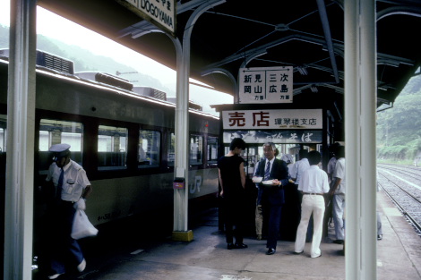 滞在時間１２分 ”秘境駅”、ＪＲ備後落合駅 -