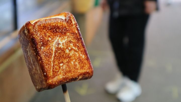 ふわトロ・サクサク！銀座にスモア専門店「焼きマシュマロ・タルト スモア」オープン - OZmall