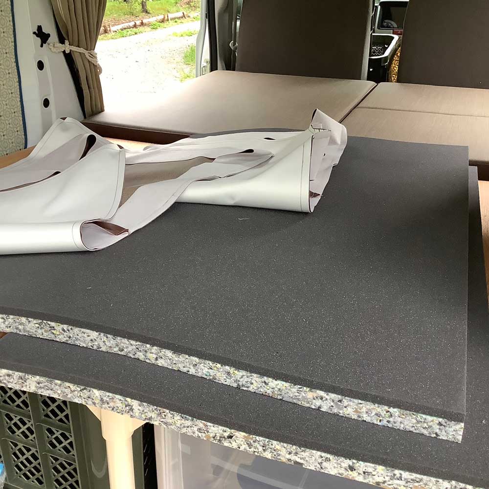 車中泊 ベッド 自作 ウレタンTikTok