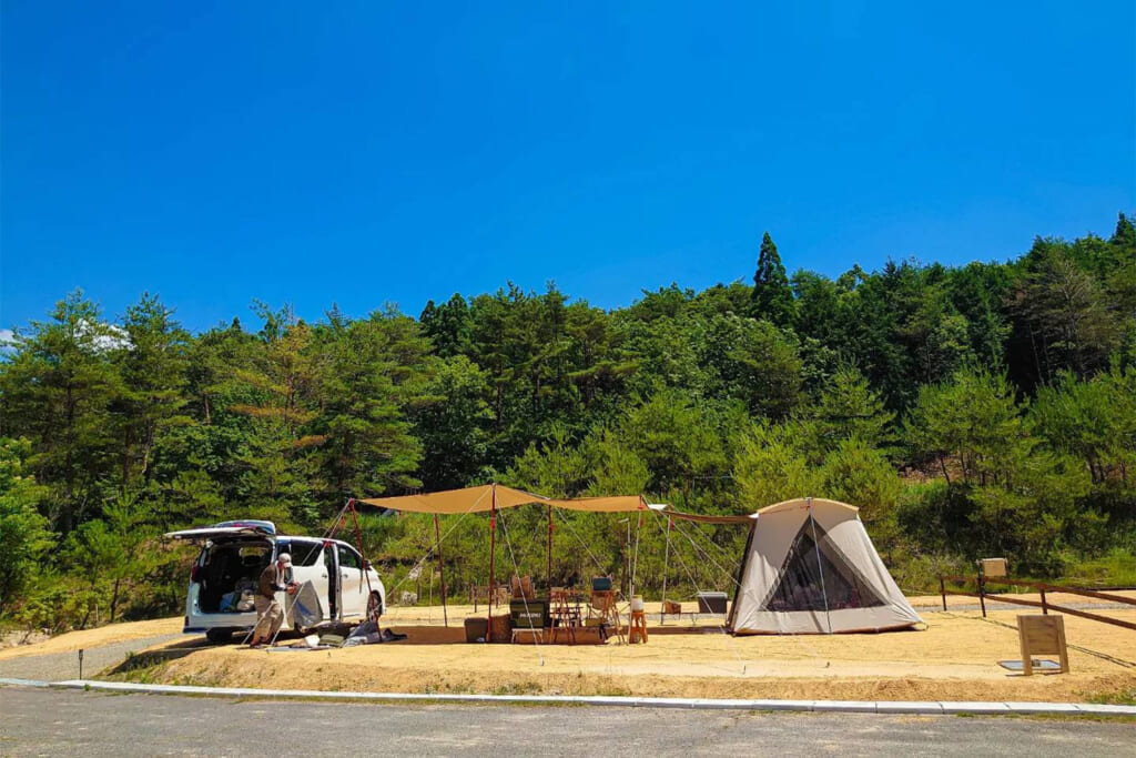 通年営業で大人気！京都の格安キャンプ場「笠置キャンプ場」を利用する際のポイント – キャンプクエスト