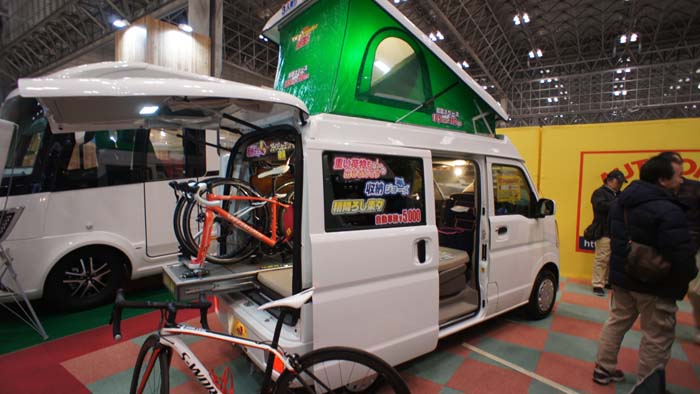 大人2名が就寝可能な自転車用キャンピングカー「Wide Path Camper」えん乗り