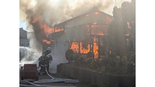 【速報】新潟・長岡市花園2丁目の3階建ての一般住宅で火事 ケガ人なしも炎上中(新潟ニュースNST) - goo