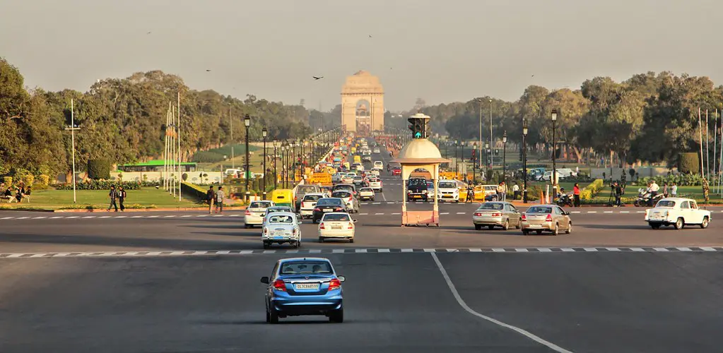 凱旋門にそっくりのインド門は戦没者追悼の門 ニューデリー- 40代 気ままな 世界旅日記