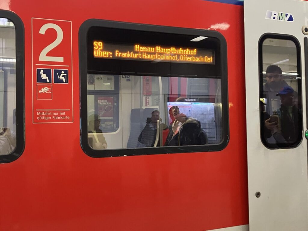 フランクフルト空港から市内への行き方！電車やタクシーを徹底比較