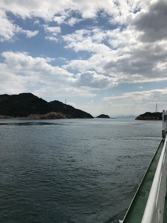 日が伸びてきたと感じたのも束の間、本日は夏至ですね。 クルーズ船から望む朝日は陸から はなかなか味わえない美しさです。ご乗船の折にはいつもより少し早起きしてデッキで海風にあたりながら幻想的な景色をご覧ください。MITSUIOCEANCRUISESMITSUIOCEANFUJI