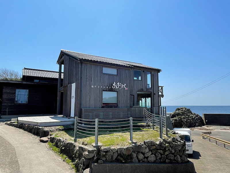 東尋坊 商店街散策で名物を食べ歩き。遊覧船から絶景を望む - びゅうたび