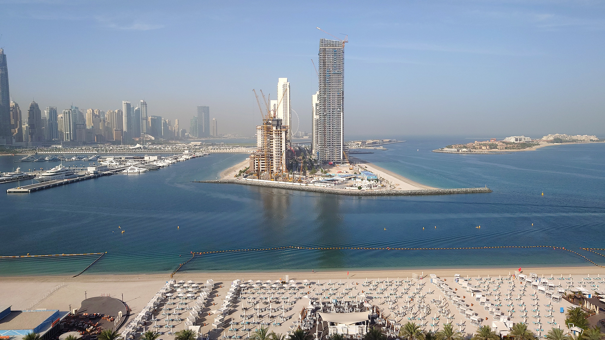 ドバイ最新の観光スポット！ パームジュメイラを上から一望できる展望台『The View at the