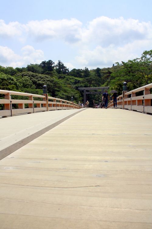 伊勢神宮で、神道の原点、心に触れる四季の旅