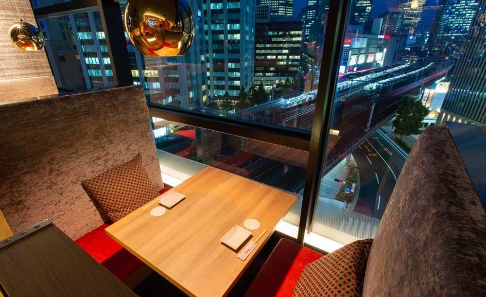 SCENE 04 心地よい風を感じる。テラス席The Restaurant東京ミッドタウン日比谷