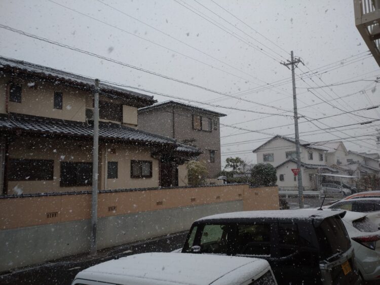 クリスマス寒波 名古屋で8年ぶり大雪 東海道新幹線に遅れも（2022年12月24日掲載）｜日テレNEWS NNN