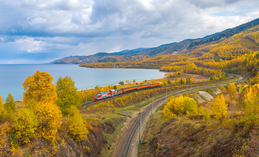 ロシア シベリア シベリア横断鉄道とバイカル湖155726311