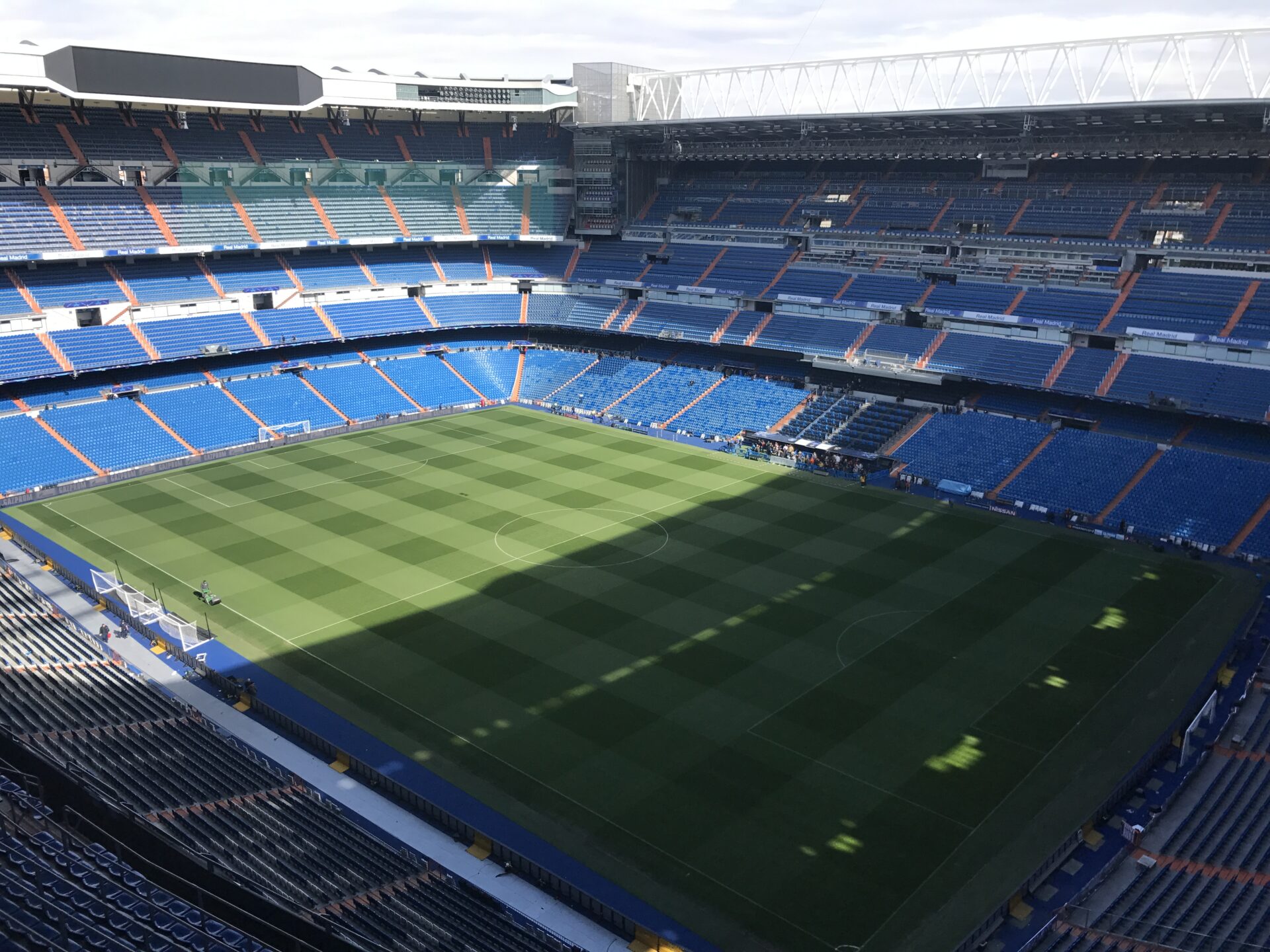 生徒とともにサンティアゴ・ベルナベウ・スタジアムを訪問しようレアル・マドリード C.F