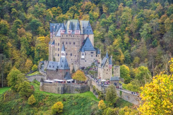 山の頂にそびえ立つ天空の城！ドイツ「ホーエンツォレルン城」ドイツトラベルjp 旅行ガイド