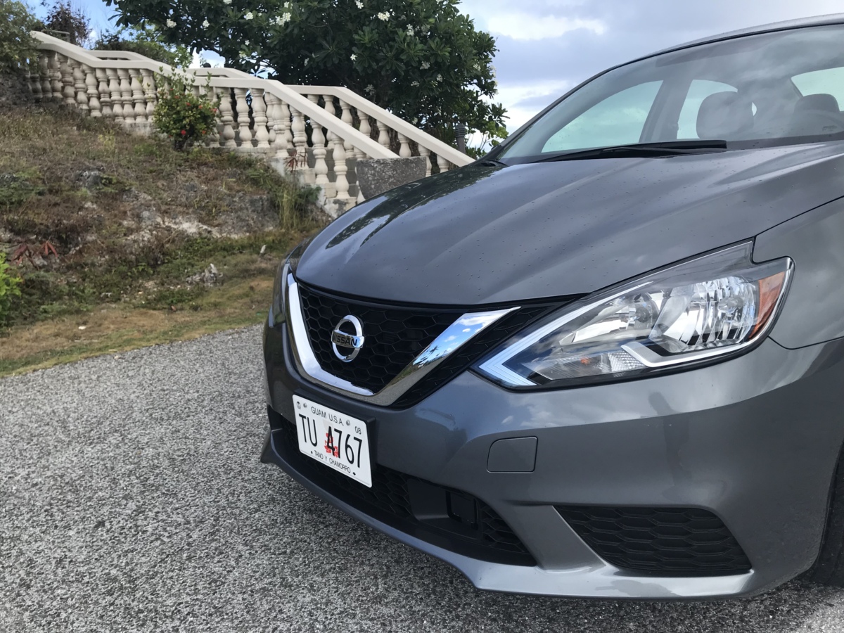 🌺30年以上ぶりのグアムへ✈️, 到着してまずは空港でレンタカーの手続き🚗,チップ用に少しだけ現金を引き出し、海外でも使いやすい決済アプリ！助かってます💞, 立ち寄った「ドンキホーテグアム」では、限定アイテムがかわいくて気分もアップ💛, そしてホテルへチェックイン。,大切な荷物を無事にピックアップして、お部屋まで運んでもらい一安心✨