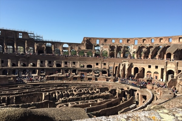 日の出のトレビの泉、ローマ、イタリア、ヨーロッパ。ローマの建築とランドマーク。トレビの泉はローマで最も重要なツーリスティックなアトラクションの一つですの写真素材・画像素材Image 115825983