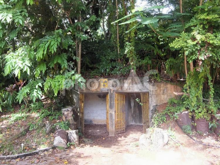 日本で唯一！？「防空壕のライブハウス」がある街、横須賀2018年8月6日- エキサイトニュース