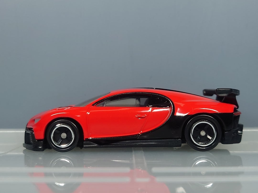 トミカ No.37 ブガッティ シロン