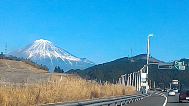 新東名高速道路から見える富士山に感動 - Happy