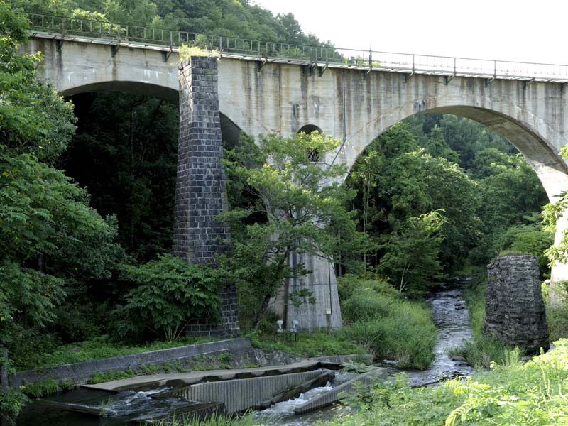 めがね橋 宮守川橋梁 宮沢賢治の「銀河鉄道」の夜を連想させる鉄道橋岩手小旅