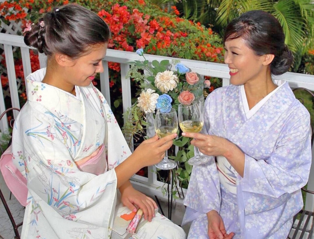 ハワイ女性の正装ムームーとは？人気店5選とモチーフの意味を紹介アロハスマイル ALOHA SMILE