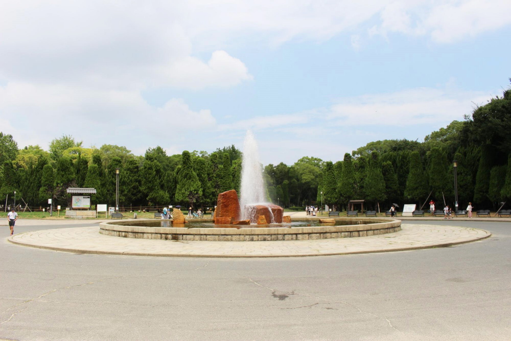 大阪城公園 水のある風景JO-TERRACE OSAKAで開催中の「『水遊びで夏をエンジョイ！』噴水パレットとミストシャワーで夏を涼しく！」、連日の猛暑でたくさんのお子様にご利用いただいています。水のある風景に癒されます ^-^ 。8