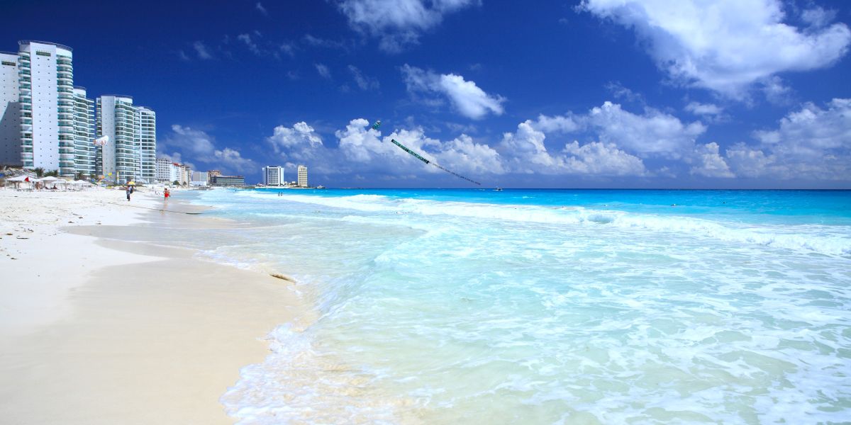 海外旅行記 メキシコ カンクン旅行 〜Part4〜美しいカンクンビーチ、ナイトクラブ情報 ~