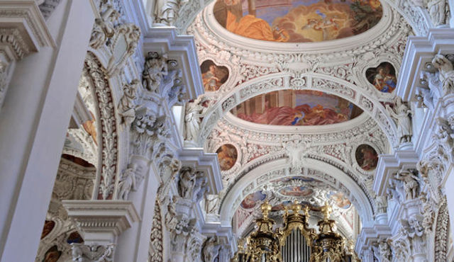 ウィーンのゴシック様式の中心、シュテファン大聖堂Time Travel Vienna