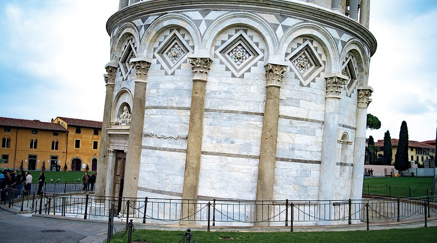 イタリア ピサの斜塔 と周辺観光情報