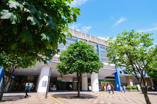 JR「赤羽」駅東口の街並みとバスターミナル Stock PhotoAdobe