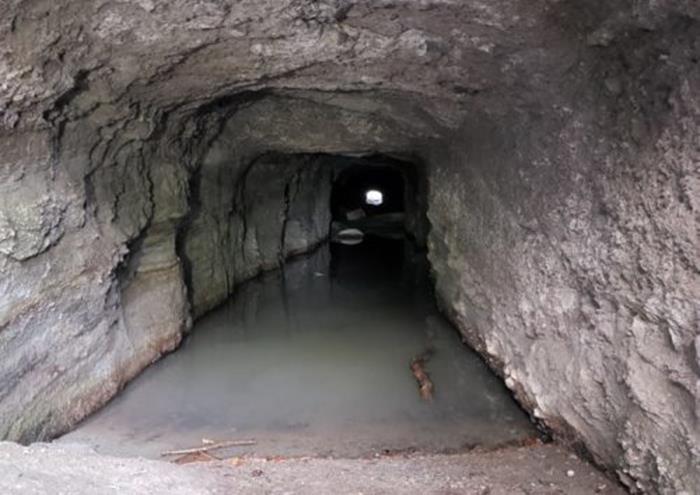 屯鶴峯旧日本陸軍防空壕 &掩体奈良県香芝市- YouTube