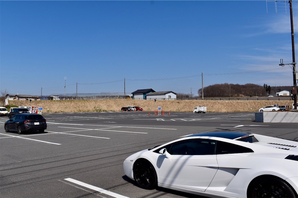 フェラーリ488スパイダー‼️青空駐車は確かに緊張する‼️俺のダンディズムに憧れて！！アラ還起業しちゃうよ^o^