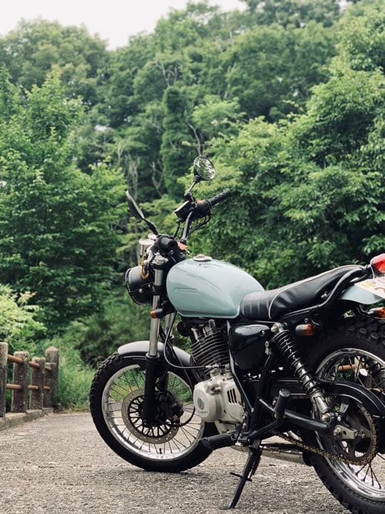 BIKE EXIF」より 初期型SR500をトラッカースタイルにカスタム！