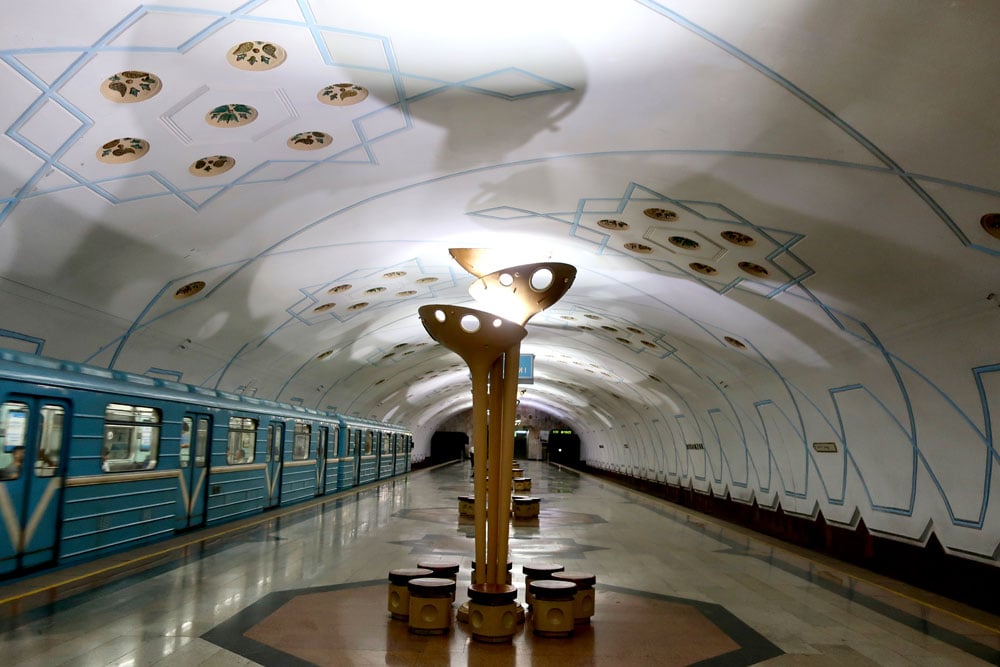 メトロタシケントMETRO TOШKEHT〜ほのかに暗い地下空間で撮影された写真の印刷表現 -