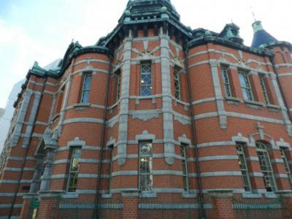 東京駅のアートがすごい！ 天井やモニュメント、壁など建築美に感動 -