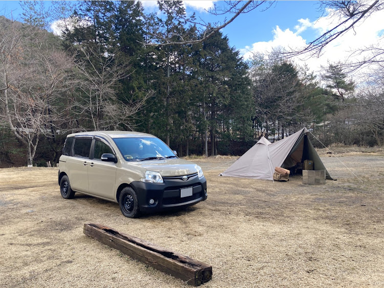 シエンタで楽しむ車中泊！構造変更ナシで使えるフローリングキット発売中古車なら グーネット