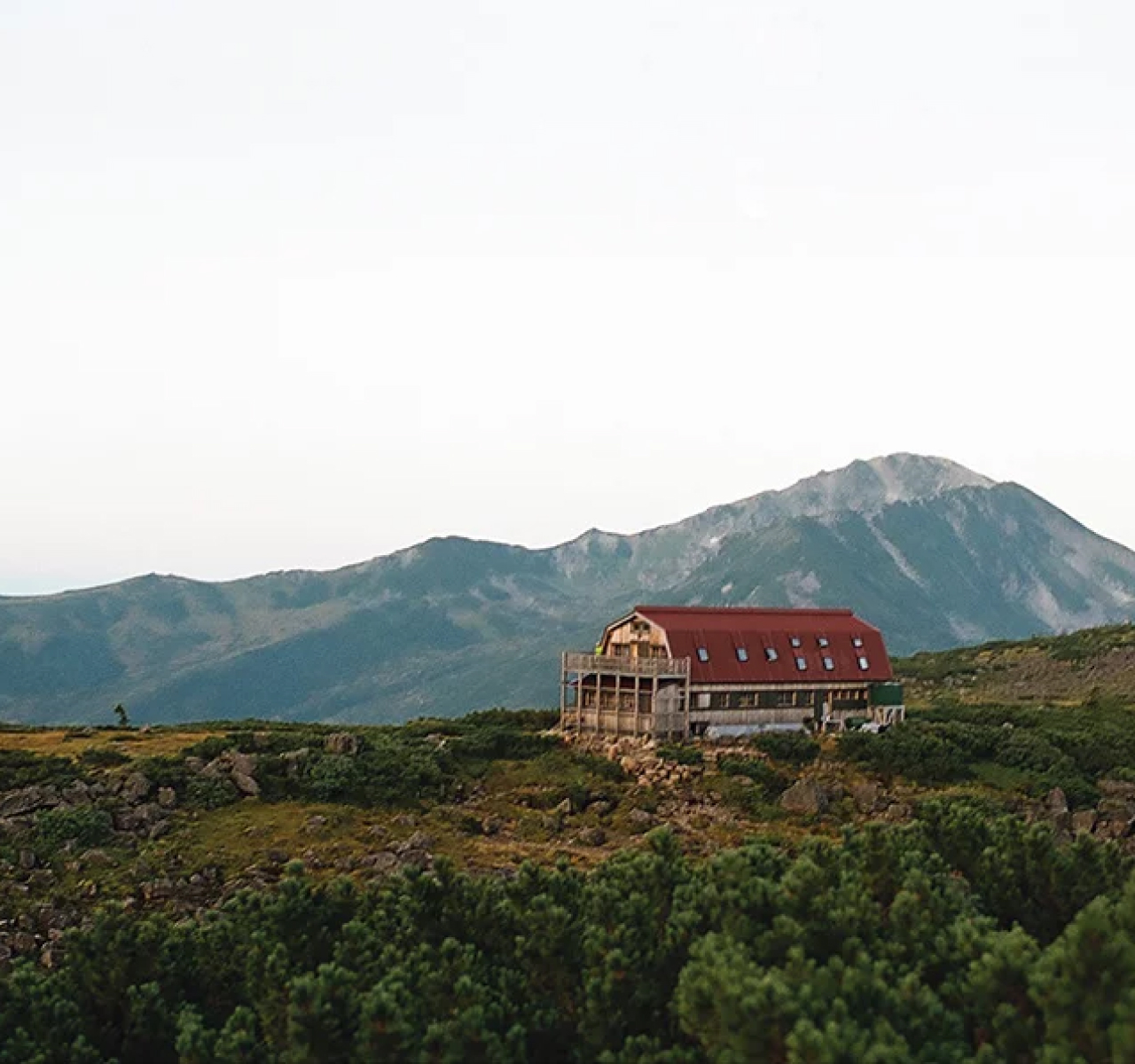 人気作家・小川糸さんによるフォトエッセイ集『いとしきもの 森、山小屋、暮らしの道具』が、５月７日に発売！株式会社文藝春秋のプレスリリース
